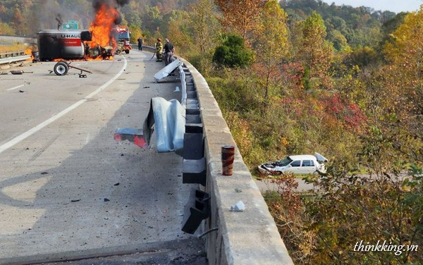 401 accident kingston today video