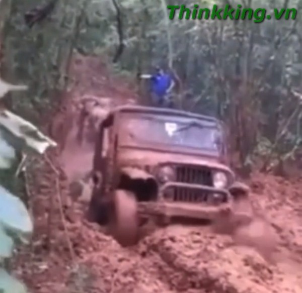 Chain Breaks Pulling Jeep Full Video Viral on TikTok